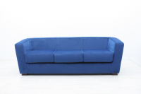 Диван трехместный с подлокотниками Хебе