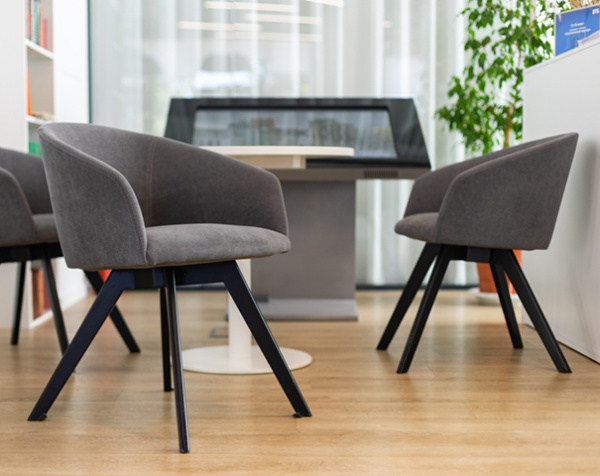 Кресло Charlie на деревянной опоре 68x70x81 Кресло Charlie на деревянной опоре 68x70x81