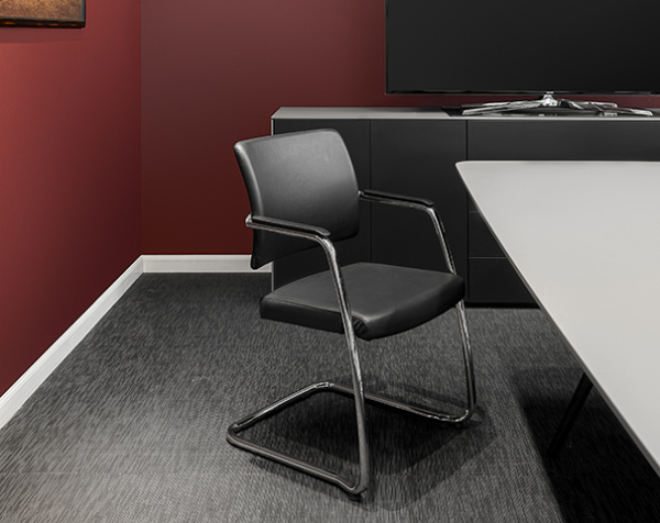 Кресло Solo на полозьях 56x55x86 Кресло Solo на полозьях 56x55x86