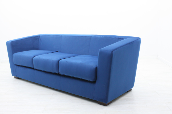 Диван трехместный с подлокотниками Хебе